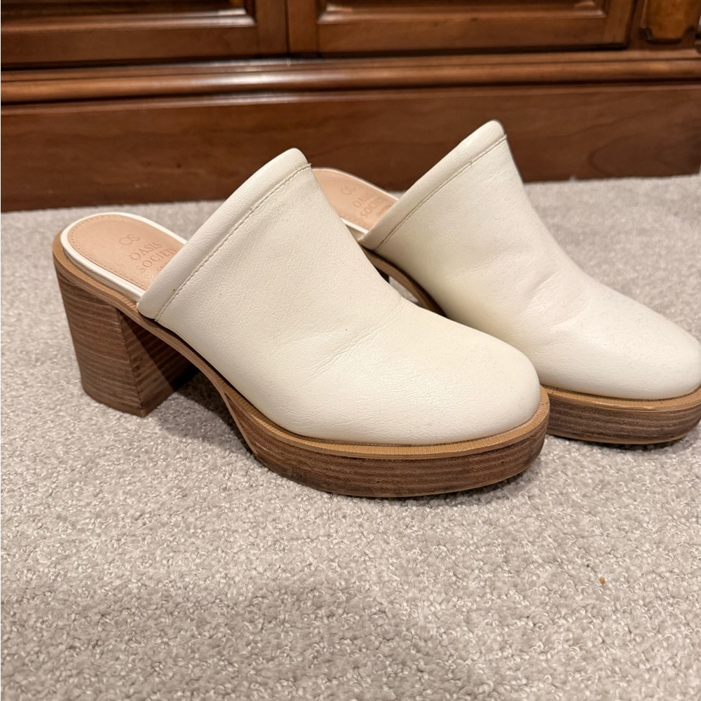 Women's Cream Mules with Wooden Heel Oasis Society Size 8.5